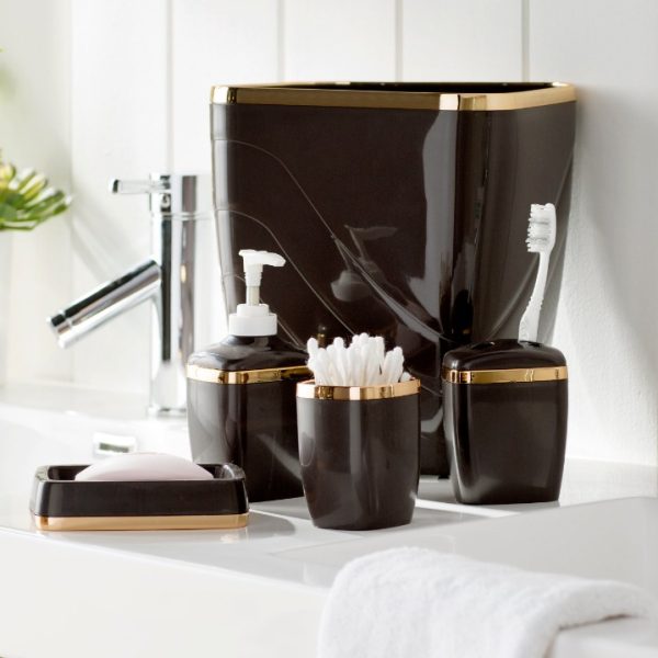 Personalize Your Space: How Bathroom Accessories Reflect You